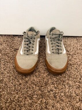 Unisex Low-Top Suede Skate Sneakers - Olive with Gum Sole